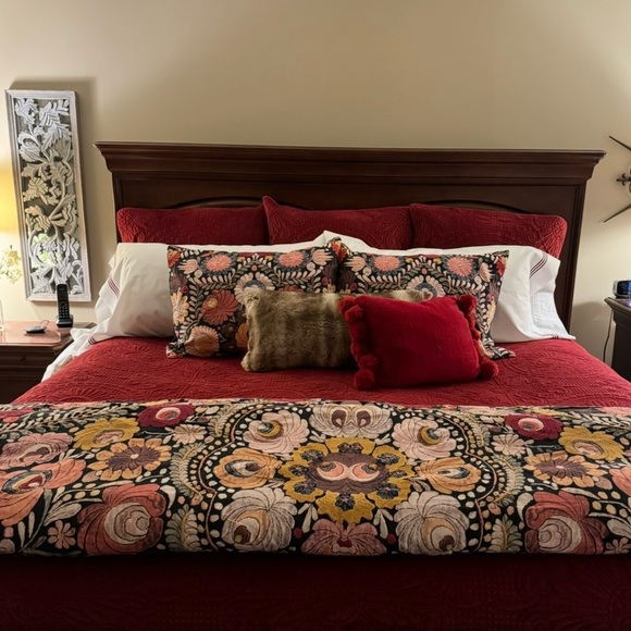 Pottery Barn Mandala Duvet Cover - Pink, Red, Black - Picture 4 of 5